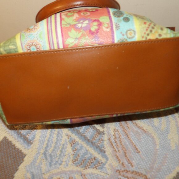 Fossil Vinyl Floral Summer Tote Bag - Picture 6 of 10